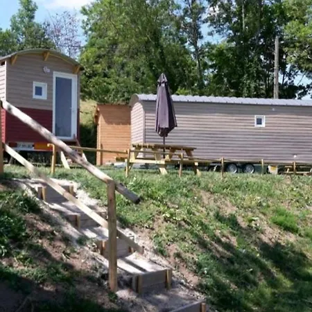 Insolite Au Coeur De L'auvergne Camping