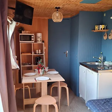 Кемпинг Insolite Au Coeur De L'auvergne Rochefort-Montagne